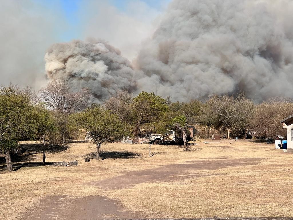 Bomberos combaten un incendio en la zona de Salsipuedes | Córdoba