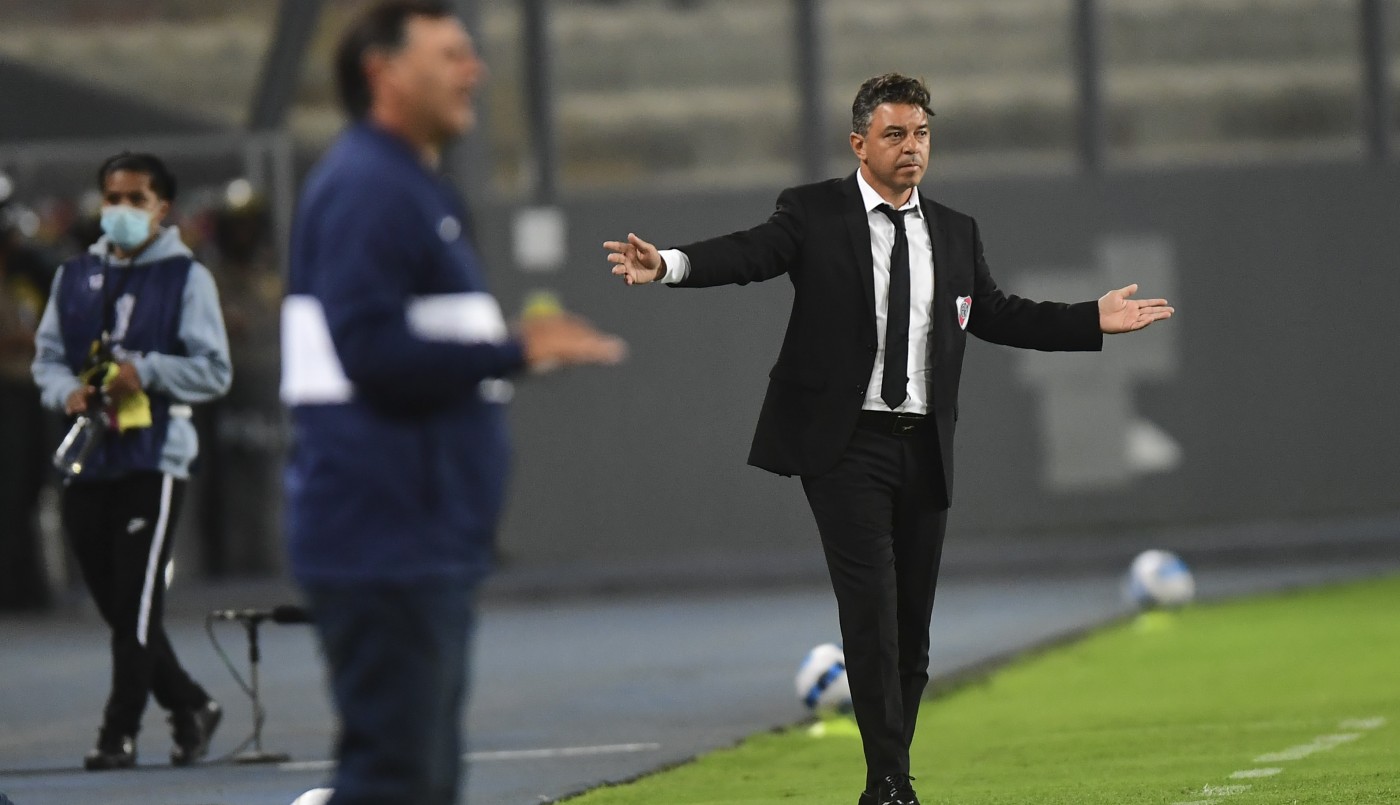 Suspensión a Gallardo por insultar al referí: pagará una multa para no cumplir esa sanción | Deportes