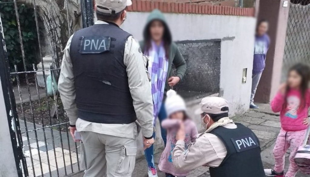 Una nena se ahogaba con un caramelo y fue salvada por un efectivo de la Prefectura | Actualidad