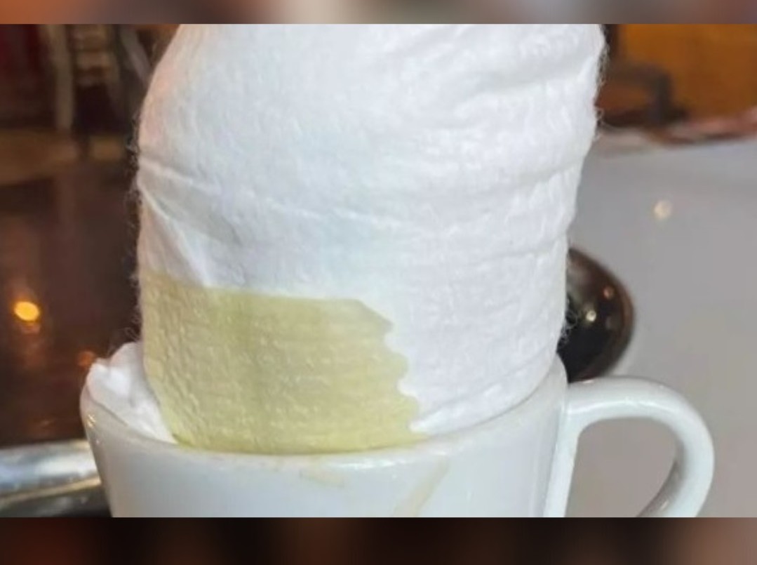 Indignante: cliente de un bar dejó un pañal usado en la taza | Actualidad
