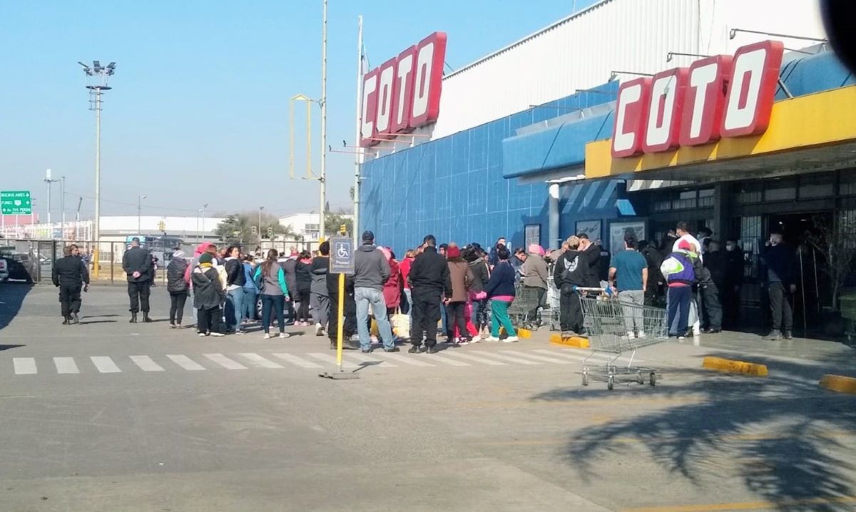Rosario: Tensión en un supermercado por protestas | Actualidad