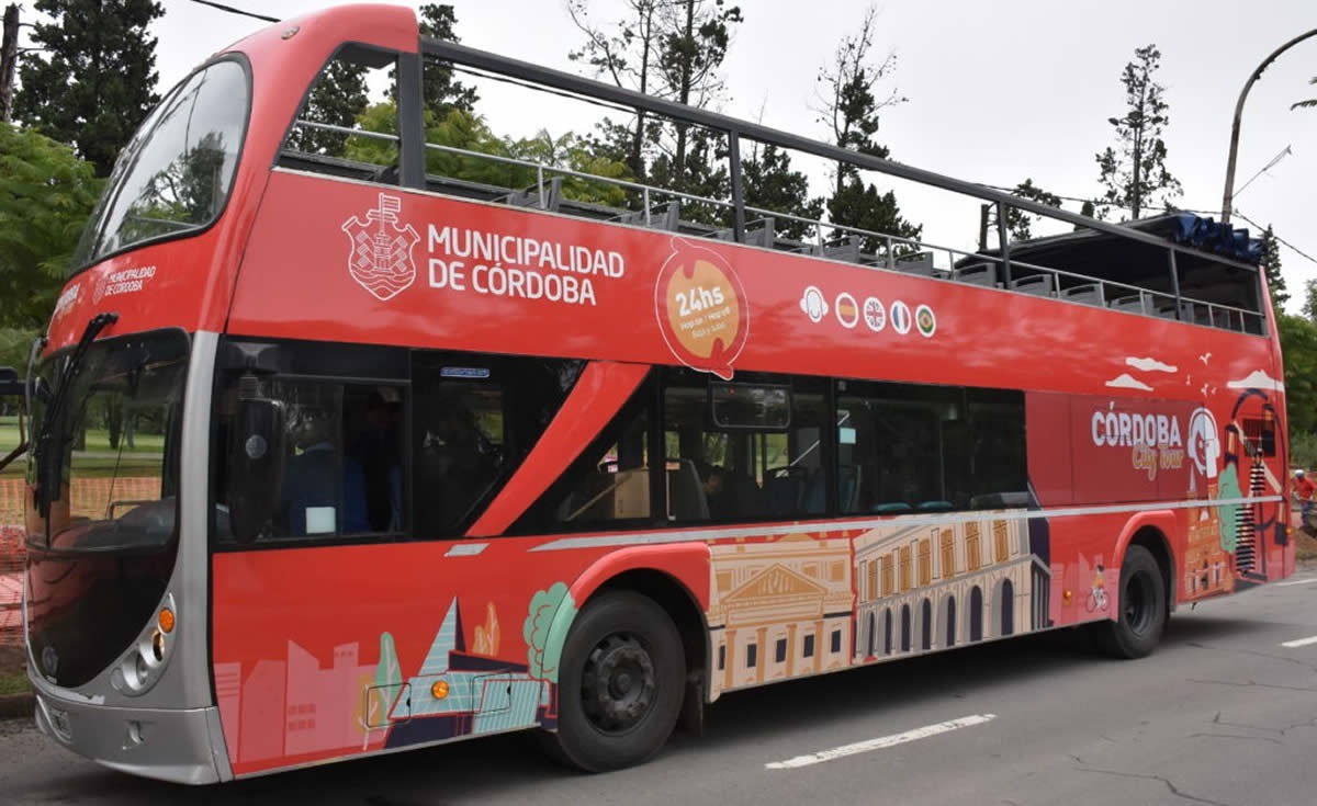 Los turistas aprovechan el city tour en las vacaciones de Córdoba | Córdoba