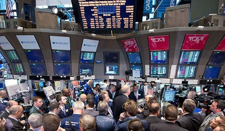 Los bonos cayeron y el riesgo país saltó a 2.838 puntos | Política y economía