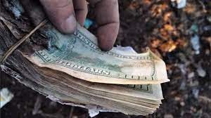 Prohibieron el ingreso al basural donde encontraron 50 mil dólares: puede haber un billón más | Actualidad