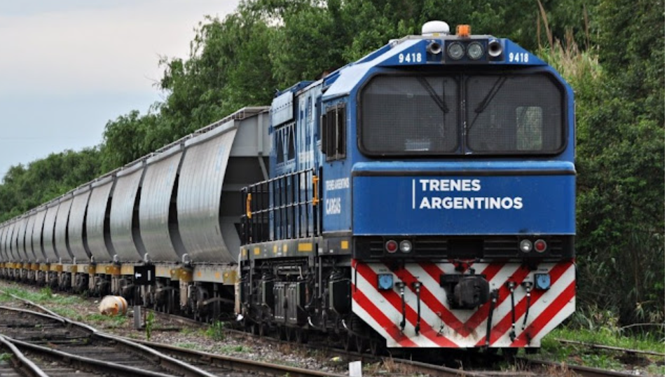 El tren se detuvo por una falla y los vecinos se llevaron parte de la carga | Córdoba