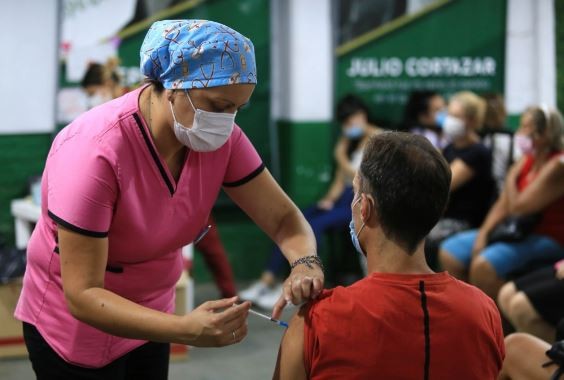 Coronavirus: Indemnizarán a las personas que hayan sufrido algún “evento adverso” de la vacuna | Actualidad