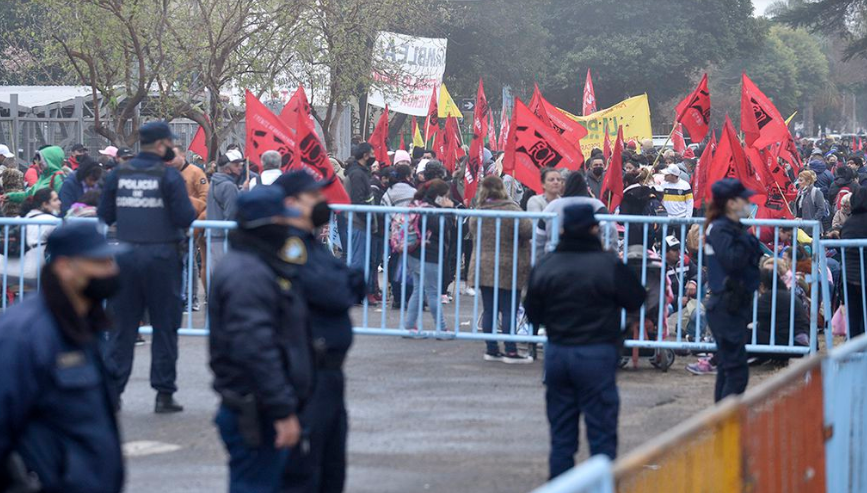 Protesta de Organizaciones Sociales frente a Bagley por baja de precios | Córdoba