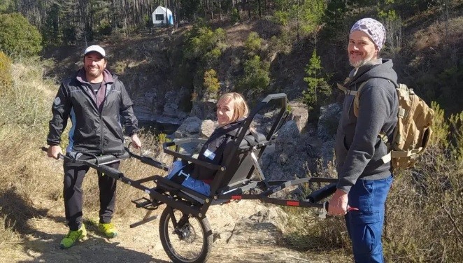 Cima en el Champaquí a fuerza de voluntad, con amigos y una silla accesible | Córdoba