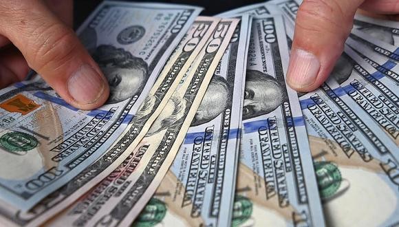 El dólar "blue" hoy cerró a $295 | Economía