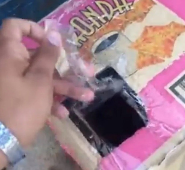 Detuvieron en la calle a un hombre que tenía dos monos titís adentro de una caja de galletitas | Actualidad