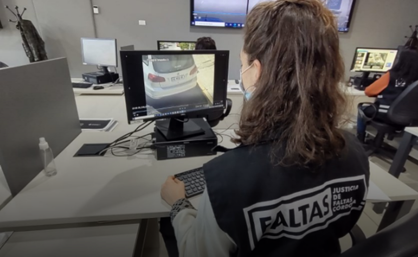 Videocámaras en control tránsito: bajó el uso del celular, por temor a ser descubierto | Córdoba