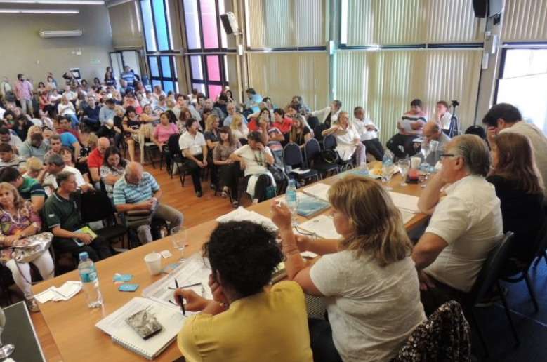 Docentes evalúan en asamblea nueva propuesta salarial | Córdoba