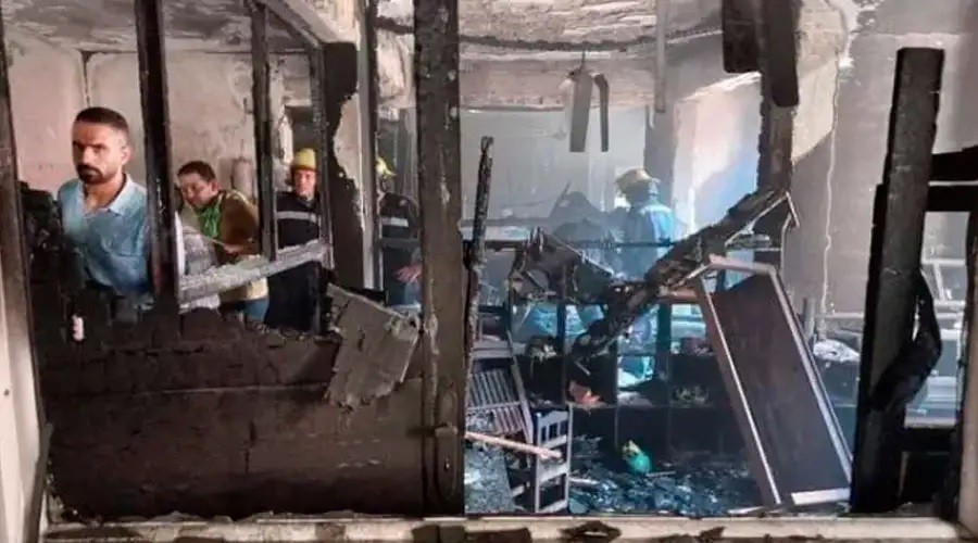 Al menos 41 muertos al incendiarse una iglesia en Egipto | Internacionales