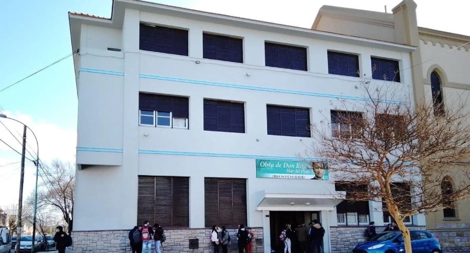 Explotaron un tacho de basura en la escuela para un reto de TikTok: alumna perdió el 96% de audición | Internacionales