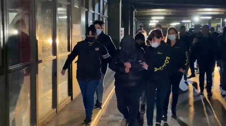 Familiares de la enfermera detenida por el caso del neonatal aseguran que Brenda "es una perejil" | Córdoba