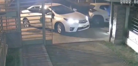 Le robaron el auto a punta de pistola en la puerta de su casa | Córdoba