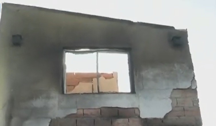 El fuego arrasó con una casa en la zona de Embalse | Córdoba