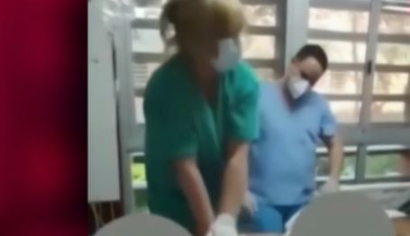 Separan del cargo a médicos y enfermeros que reían mientras hacían RCP a un paciente grave | Actualidad