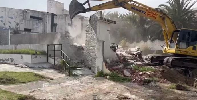 Pinamar: comenzaron la demolición del histórico y abandonado boliche Ku | Actualidad