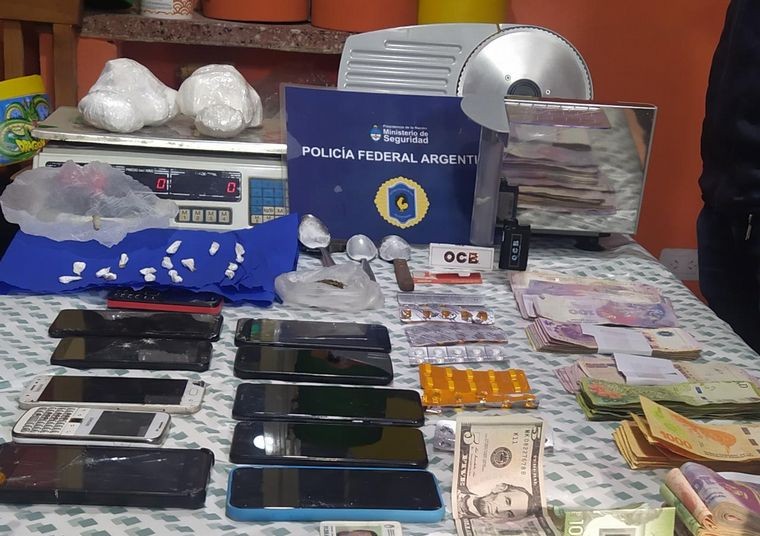 Allanaron un punto de droga en villa "La Tribu" y secuestraron 6 mil dosis de cocaína | Córdoba