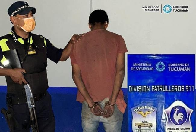 Detuvieron a un hombre mientras robaba sillas y pupitres en una escuela | Actualidad