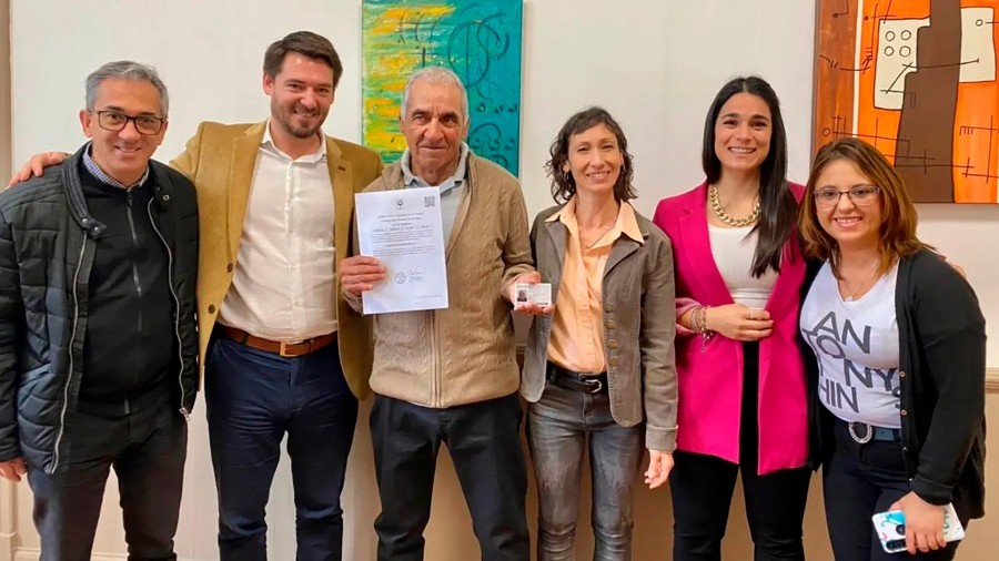 Un hombre de 71 años que nunca fue inscripto obtuvo su primer DNI en Río Negro | Actualidad