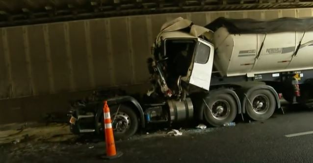 Choque de camiones: dramático rescate de uno de los choferes | Actualidad