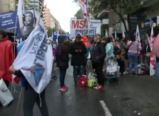 Organizaciones sociales acampan en el boulevard Chacabuco | Córdoba