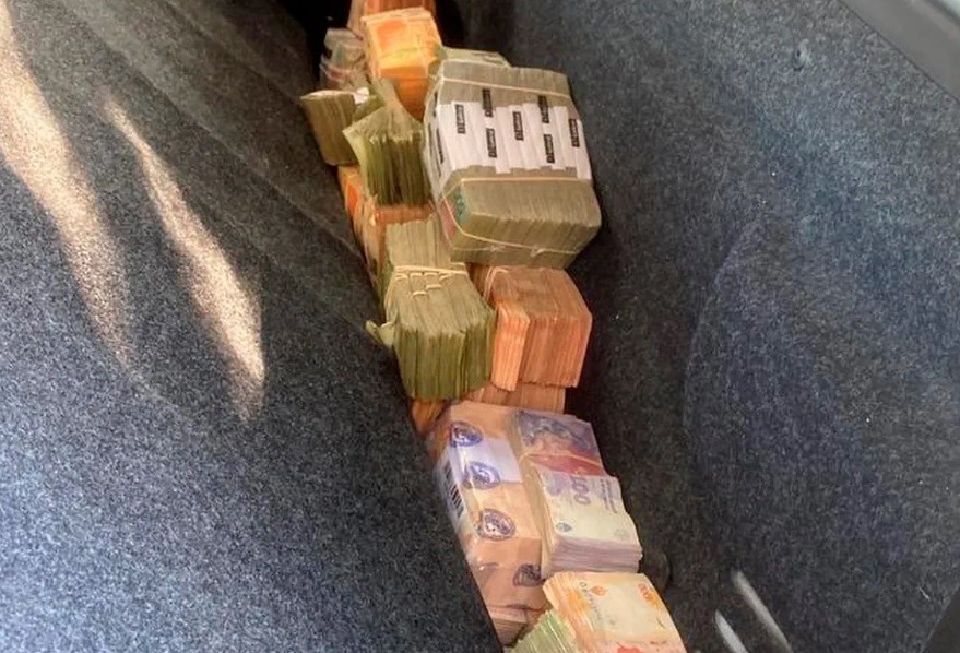 Viajaba en auto con más de 40 millones de pesos ocultos bajo el asiento | Actualidad