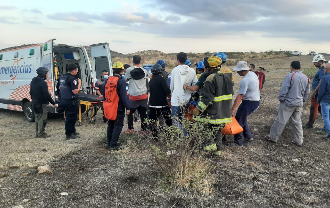 Un hombre de 51 años tuvo que ser rescatado tras caer de un parapente | Córdoba
