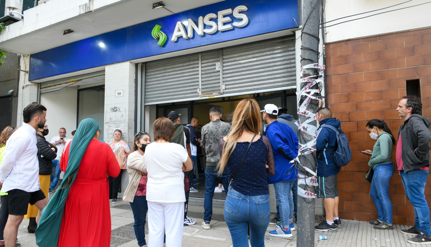 Más de 800 mil personas ya tienen aprobado el refuerzo alimentario de Anses: sigue la inscripción | Actualidad
