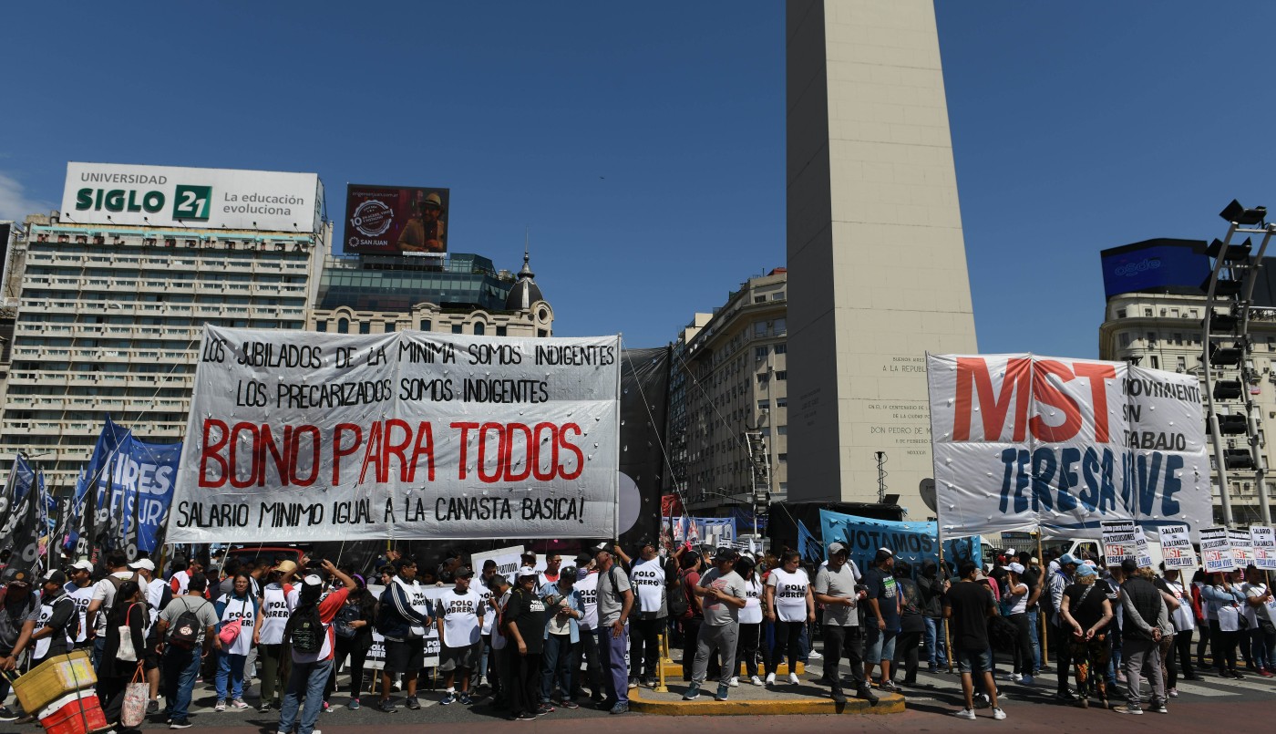 "Por un Bono para todes sin exclusiones": movilización de Unidad Piquetera hacia la Anses | Actualidad