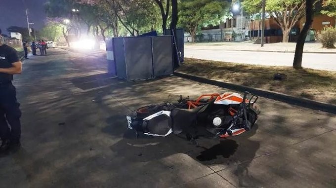 Escapaba de ladrones, le dispararon y murió al chocar contra un árbol | Actualidad