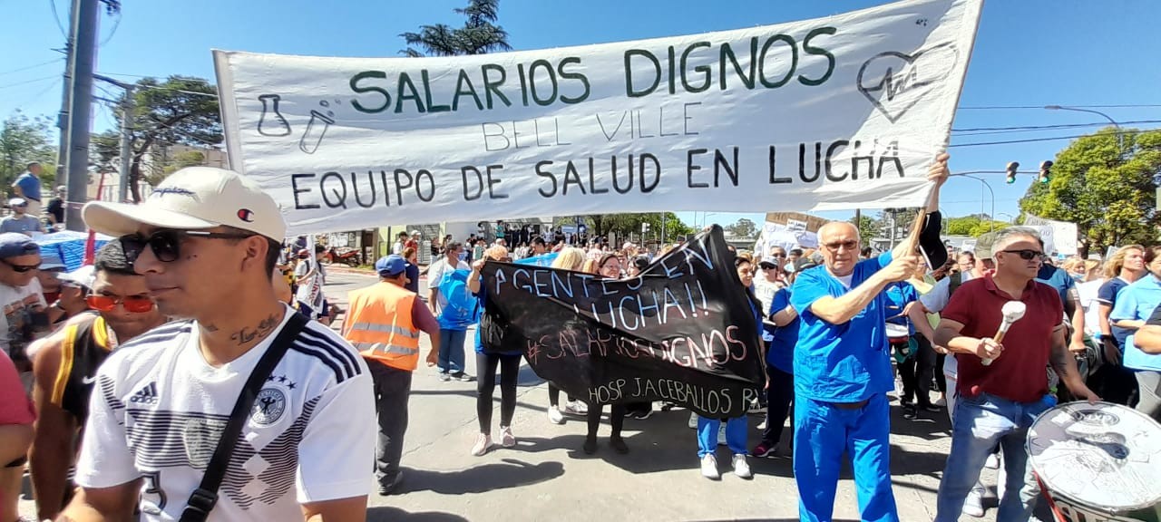 Enfermeros y médicos de Bell Ville viajaron a reclamar por salario digno | Córdoba