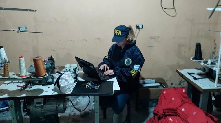 Al quedar internada por sobredosis, descubrieron que fue secuestrada hace 8 años y obligada a trabajar en un taller textil | Actualidad