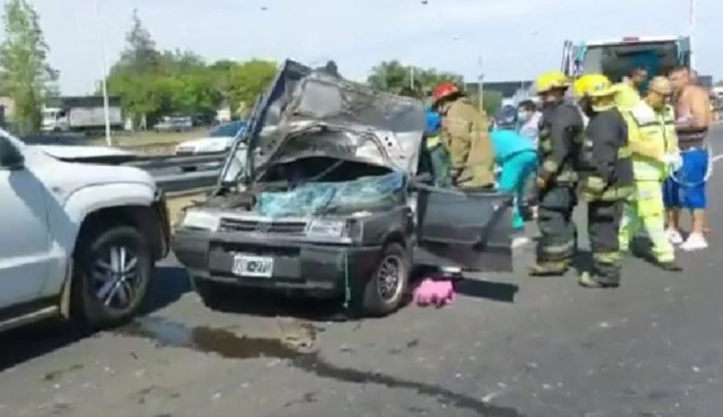 Fatal accidente en la Autopista: se detuvo en la banquina y murió tras ser impactada por una camioneta | Actualidad