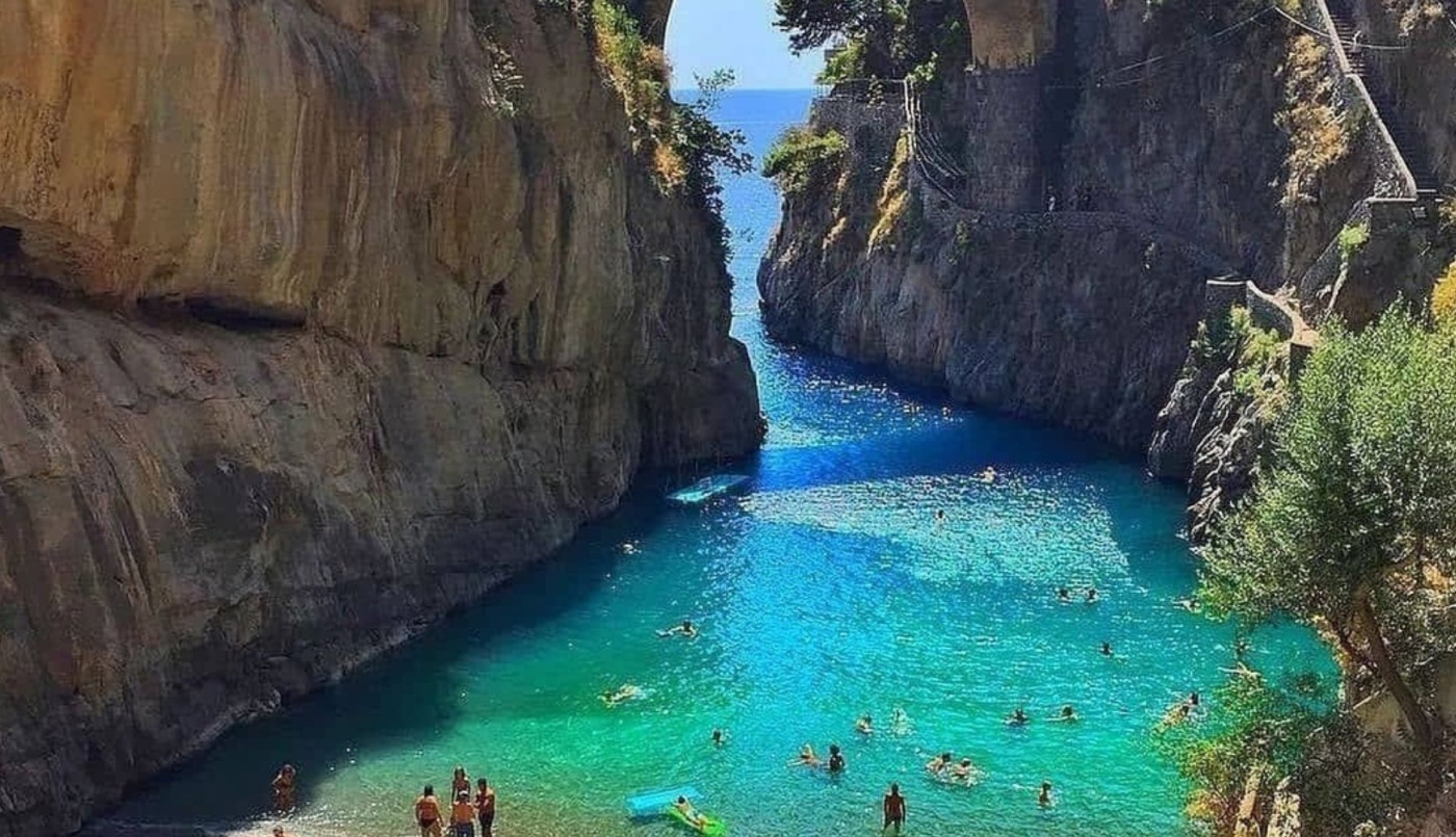 La trágica muerte de una turista argentina arrastrada por una ola en la Costa Amalfitana | Actualidad