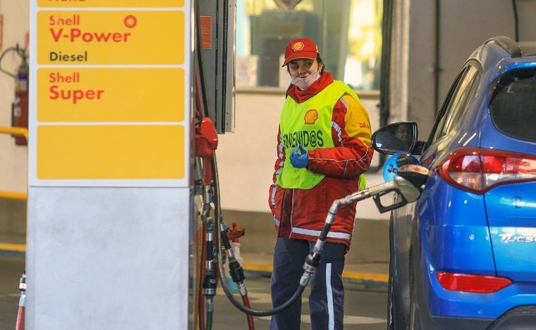 Desde el domingo Shell aumentó un 4% el precio de sus combustibles | Política y economía