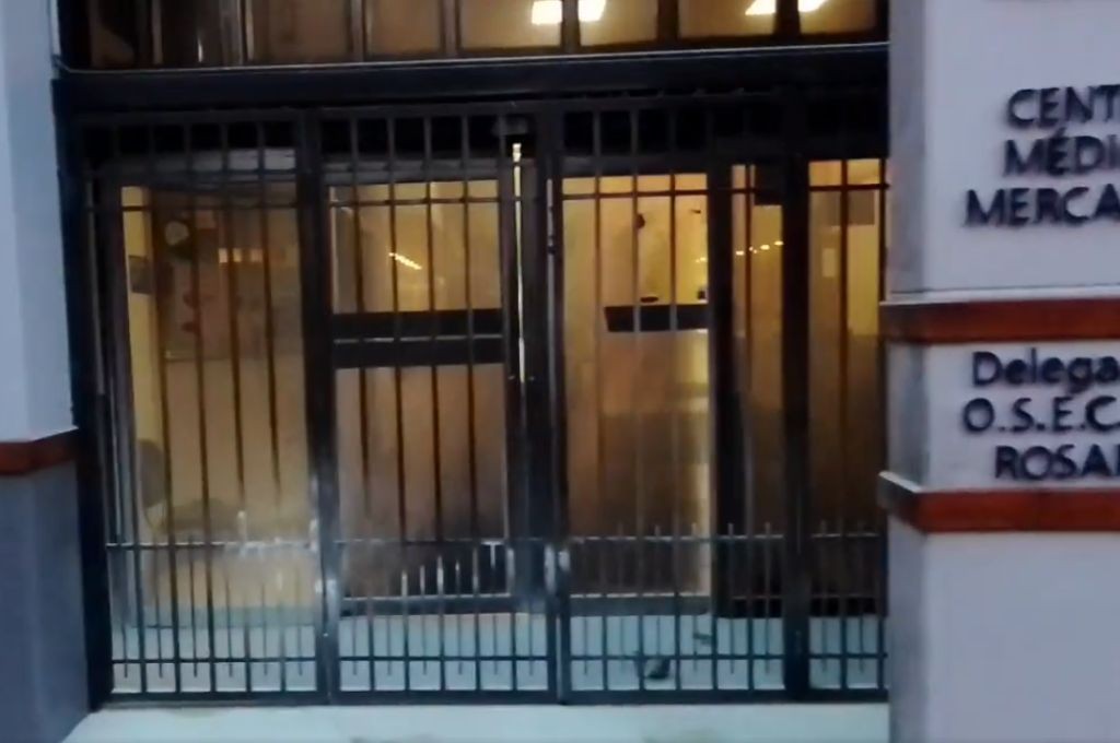 Atacan con bombas molotov dos sedes gremiales en Rosario | Actualidad