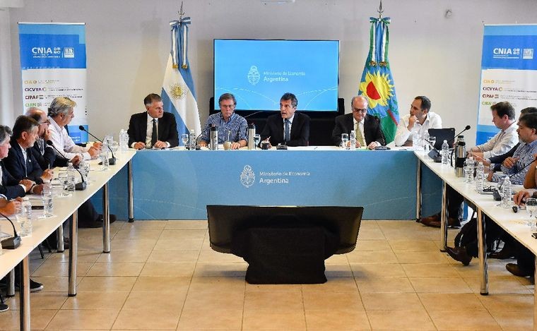 Escasez de lluvias: Massa prometió a la Mesa de Enlace un paquete de medidas para febrero | Política y economía