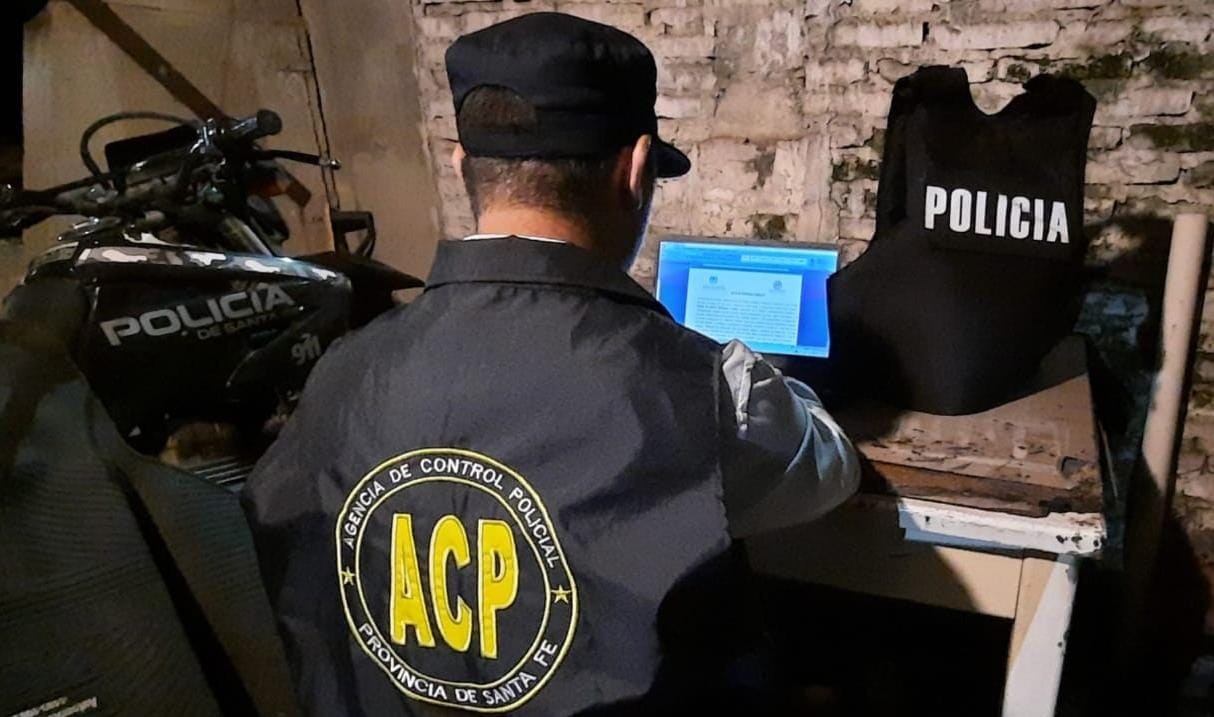Dos policías detenidos por abusar de una compañera en despedida de año | Actualidad