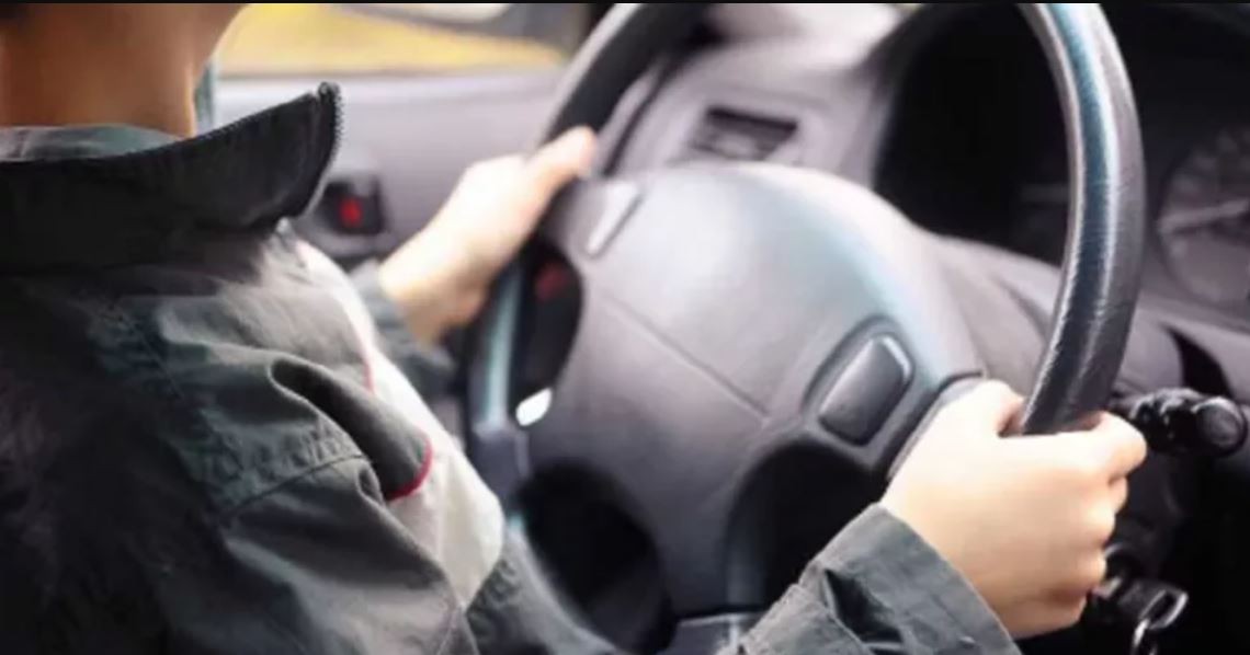 Suspenderán las licencias a quienes le permitan manejar a menores | Actualidad