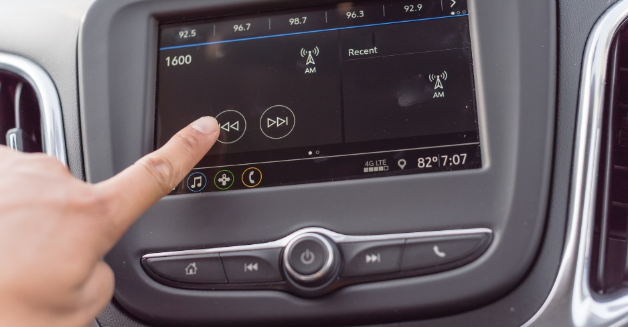 Condenan a automotriz y concesionaria por defectos en pantalla de información del vehículo | Córdoba