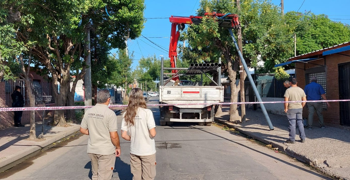 Murió electrocutado mientras trabajaba en el mantenimiento del alumbrado público | Córdoba