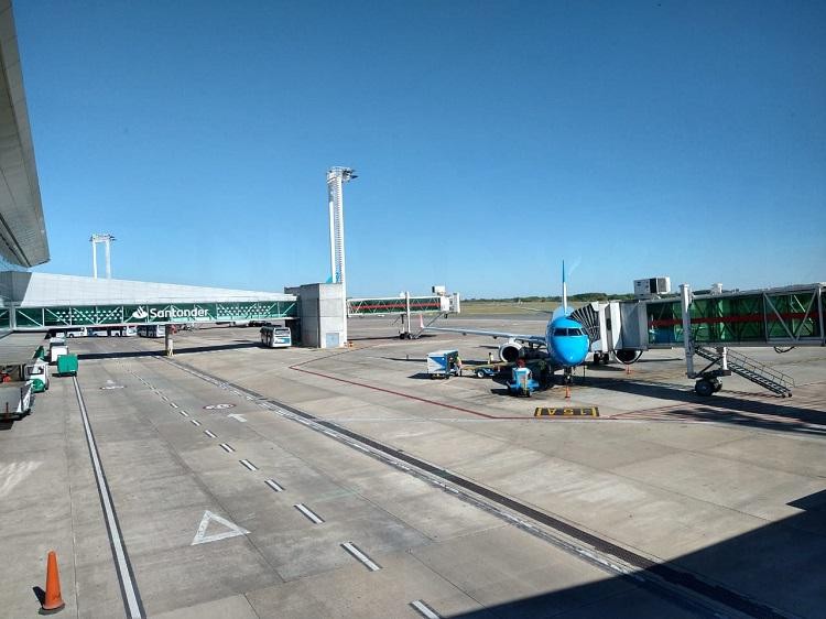 Detienen a una empleada del aeropuerto de Ezeiza por robar una valija olvidada | Actualidad