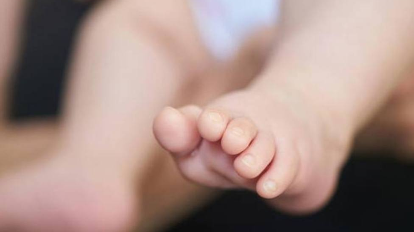 Una adolescente de 14 años dio a luz y tiró su bebé por la ventana | Actualidad