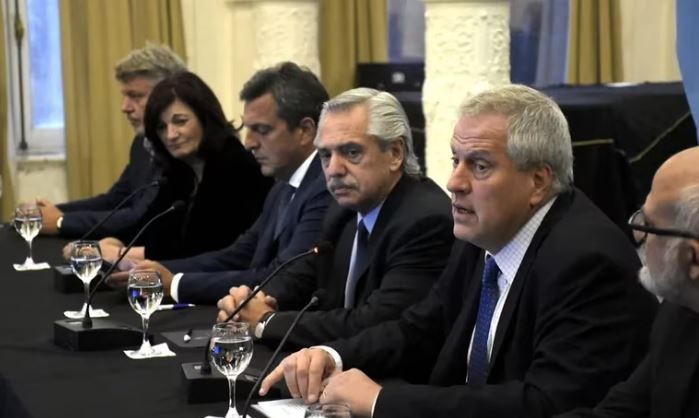 Otorgan aumento salarial del 33,5% a los docentes nacionales hasta julio | Actualidad