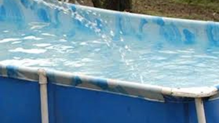 Investigación: dos mujeres murieron electrocutadas mientras se refrescaban en una pileta de lona | Actualidad