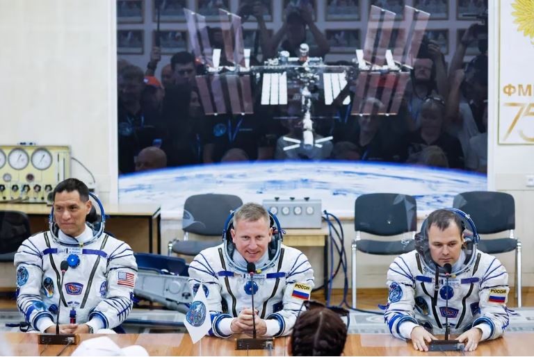 Se retrasó el regreso a Tierra de tres astronautas que están en la Estación Espacial Internacional | Internacionales