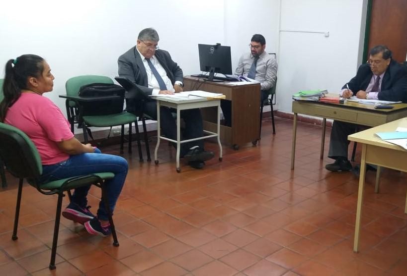 Prisión perpetua para una mujer que prendió fuego a su pareja mientras dormía | Actualidad